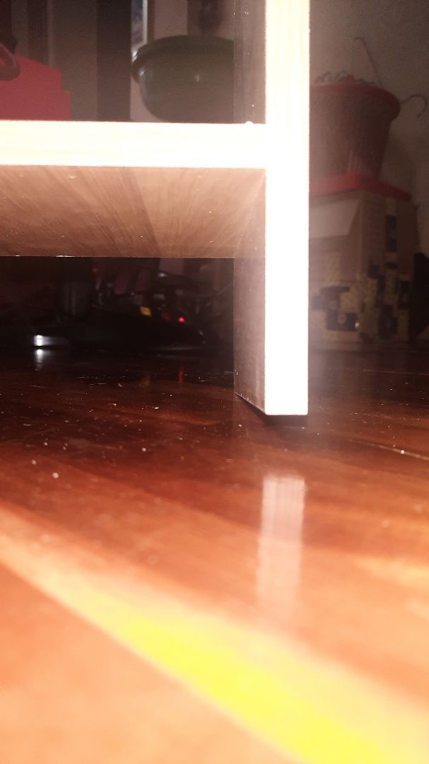 sản phẩm quá tệ. lỗ bắt vít thì méo xệch, nhắn tin *** hỗ trợ thì im re, ván thì bề mặt tưa. ngồi hí hoáy để đo và chỉnh lỗ lại mất cả tiếng đồng hồ. Nhà bán quá tệ