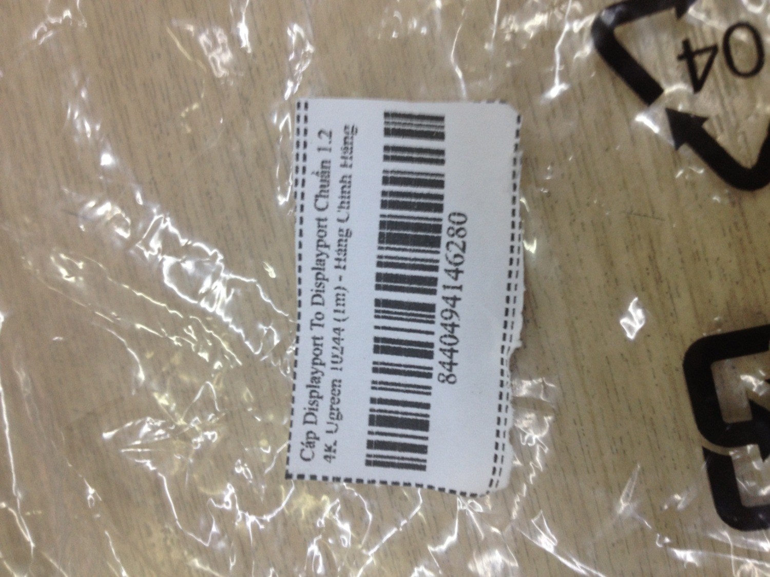 Tôi đã mua nhiều cáp của Ugreen, tất cả đều có bao bì của Ugreen và 2 đầu cáp mạ vàng (như hình đăng rao bán). Tuy nhiên cáp giao cho tôi không có bao bì của Ugreen, cáp cũng không phải của Ugreen luôn, đã vậy còn cố tình in 1 cái nhãn in "Cáp ... Ugreen chính hãng" dán lên bịch nilong nữa chứ. Thật không thể hiểu nổi.