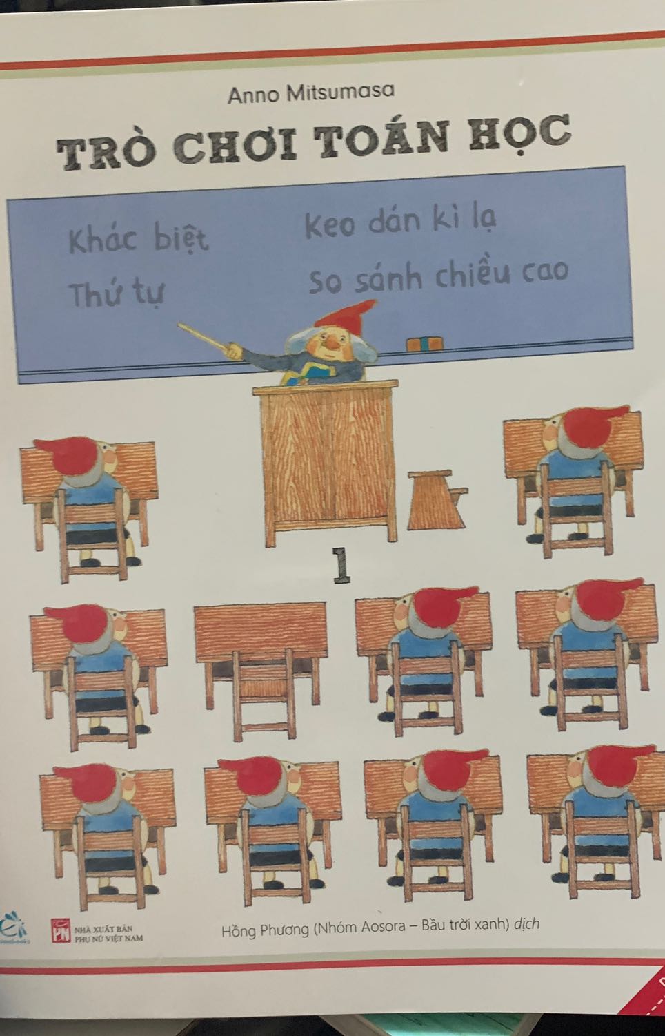 Ngay tựa đề đã thấy toán học không hề khô khan mà nếu biết cách học thì rất vui, tác giả đã làm đc điều đó thông qua những trò chơi trong sách. Toán học đâu chỉ có cộng trừ nhân chia mà quan trọng hơn là tư duy, phân tích để xử lý vấn đề. Chắc chắn sẽ mua thêm tập 2 và 3 cho bé nhà mình.