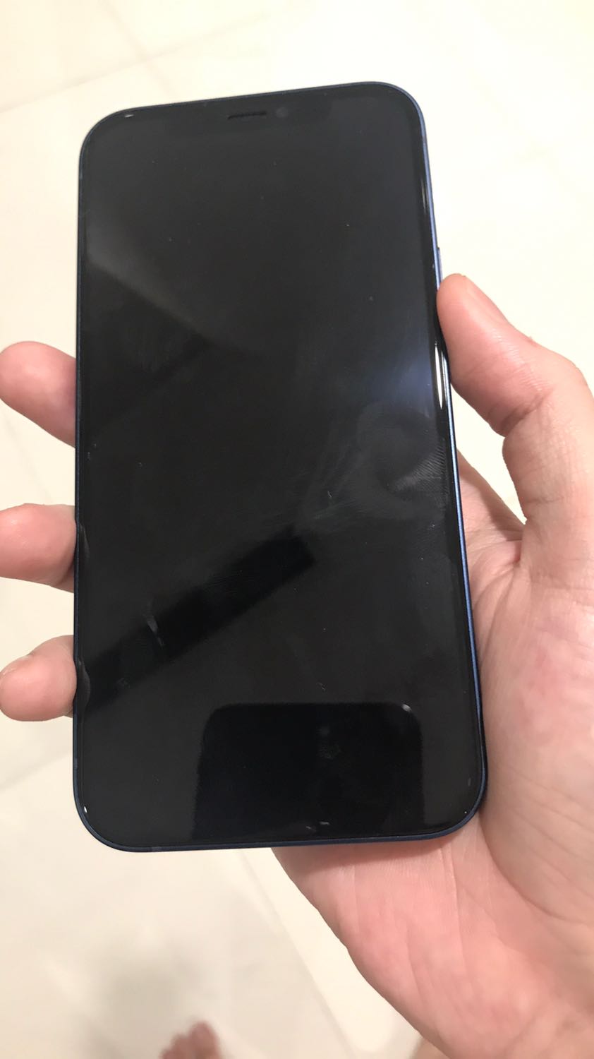 Sản phẩm rất tốt có vỏ bao kim loại đẹp bên ngoài,  bì trong cũng đẹp, đồ nghề đầy đủ. Miếng dán vừa màn hình.
Quá tốt so với giá