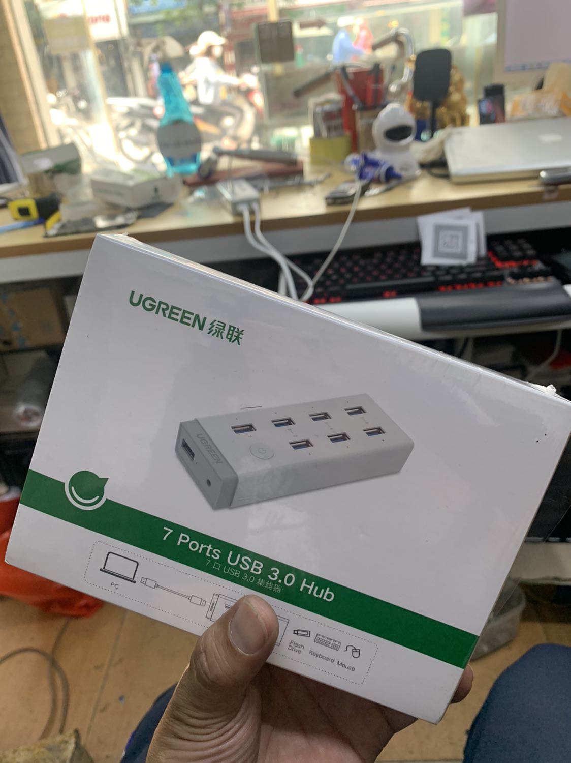 Đóng gói cẩn thận. Hộp chính hãng chưa bóc siu luôn.
Đặt câu hỏi thắc mắc cần shop hỗ trợ sản phẩm xem là lỗi hay do cách sử dụng, mà càng đợi shop càng mất tích. 
Phải vào đánh giá lại. Hạ 5 sao về 2 sao vì chế độ với cách làm việc của shop