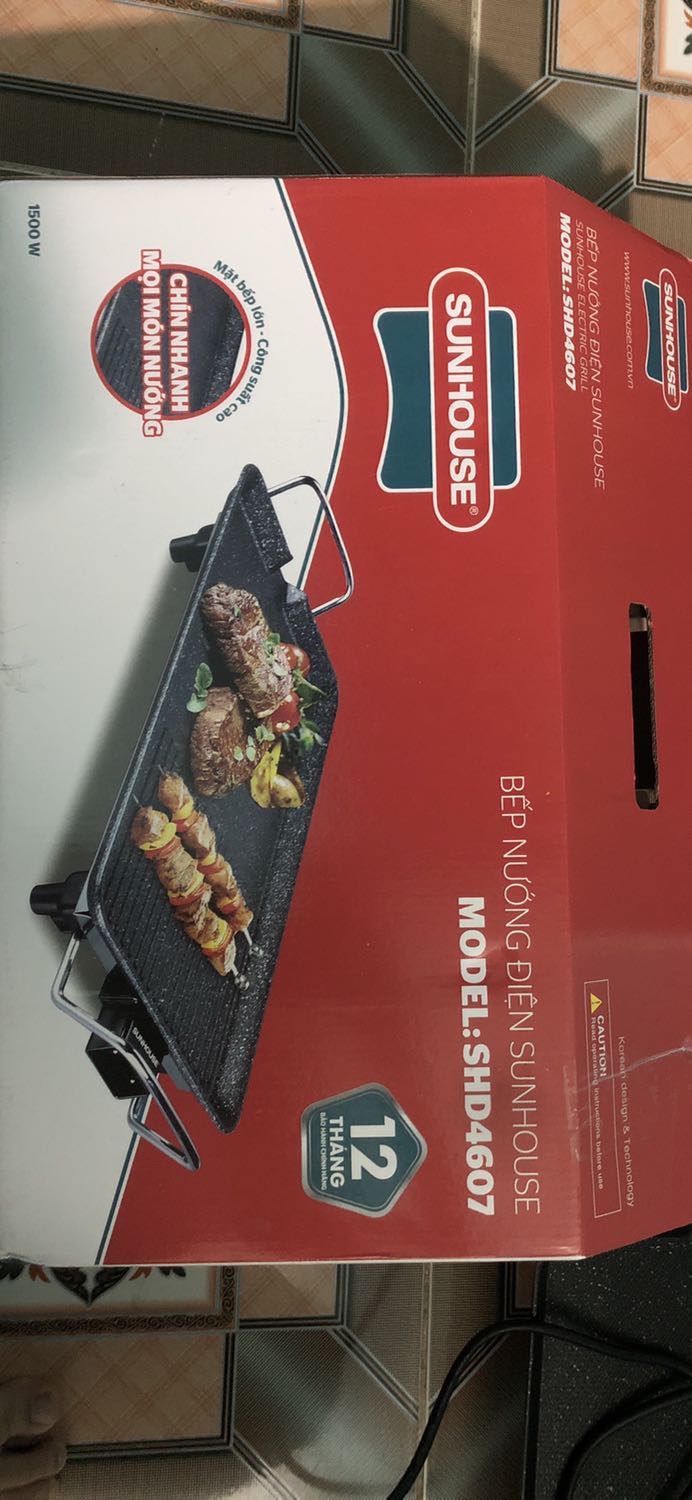 Bếp mình mua về mới dùng thử lần đầu nhưng bếp k chỉnh được nhiệt độ. Trong HDSD có 5 mức nhiệt từ 1-5 nhưng chỉ mức 5 mới sáng đèn, bật các nút 1-4 đều k lên nhiệt. sau khi bếp nóng dc vài phút thì đèn tắt, mình hiểu là nhiệt độ đủ cao thì bếp tự ngắt, tuy nhiên thức ăn chưa đc nướng chín, và phải chờ vài phút bếp mới bật nóng lại. Và phải lặp đi lặp lại rất nhiều lần tắt mở như vậy thì thịt mới chín đc. Mất rất nhiều thời gian. k biết có phải do sp bị lỗi không. Nhờ Tiki và hãng kiểm tra giúp