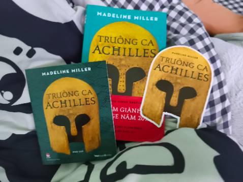 Cảm nhận đầu tiên của mình về sách là sách đẹp bìa được in nổi