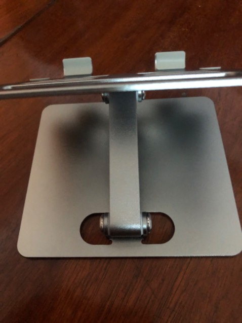 Chắc chắn, thiết kế đẹp có khe sau giúp máy bớt nóng hơn