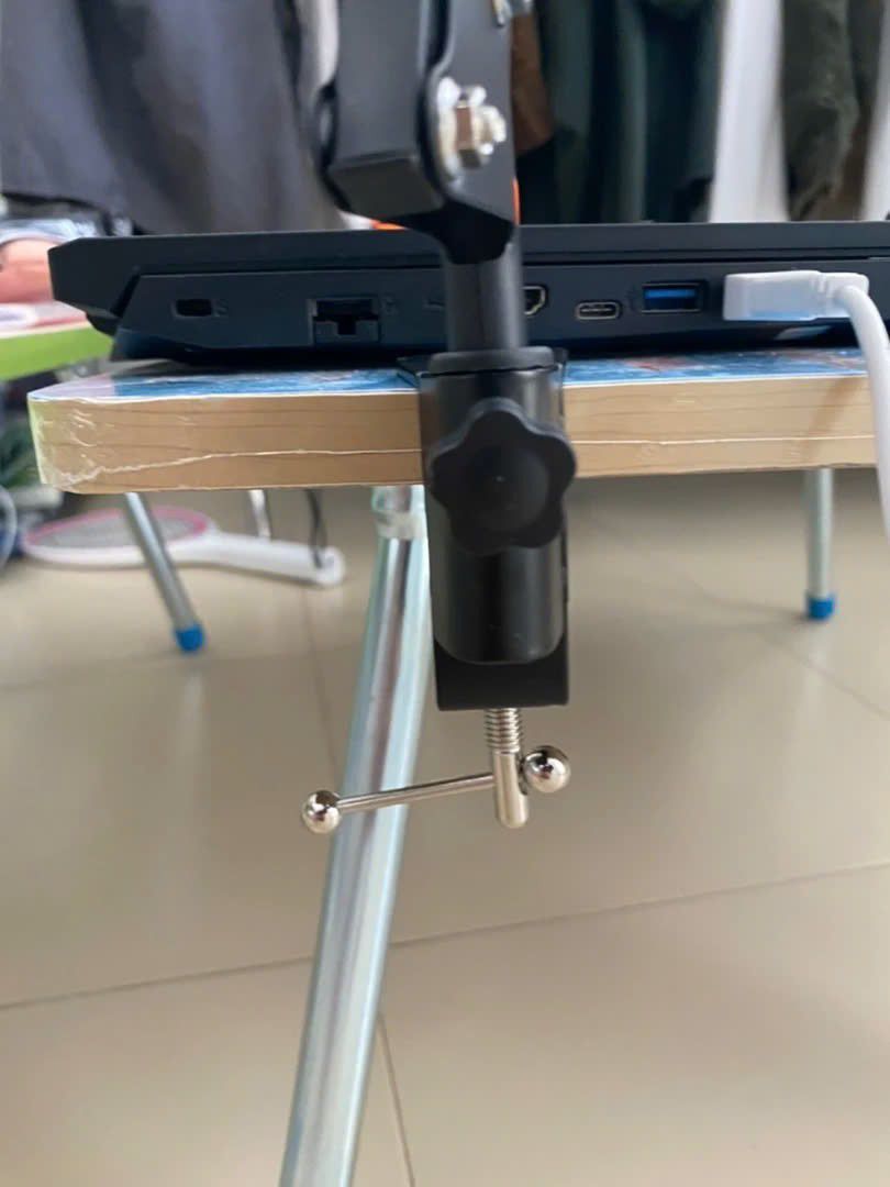 Kẹp điện thoại cứng cáp . đáng mua để trải nghiệm