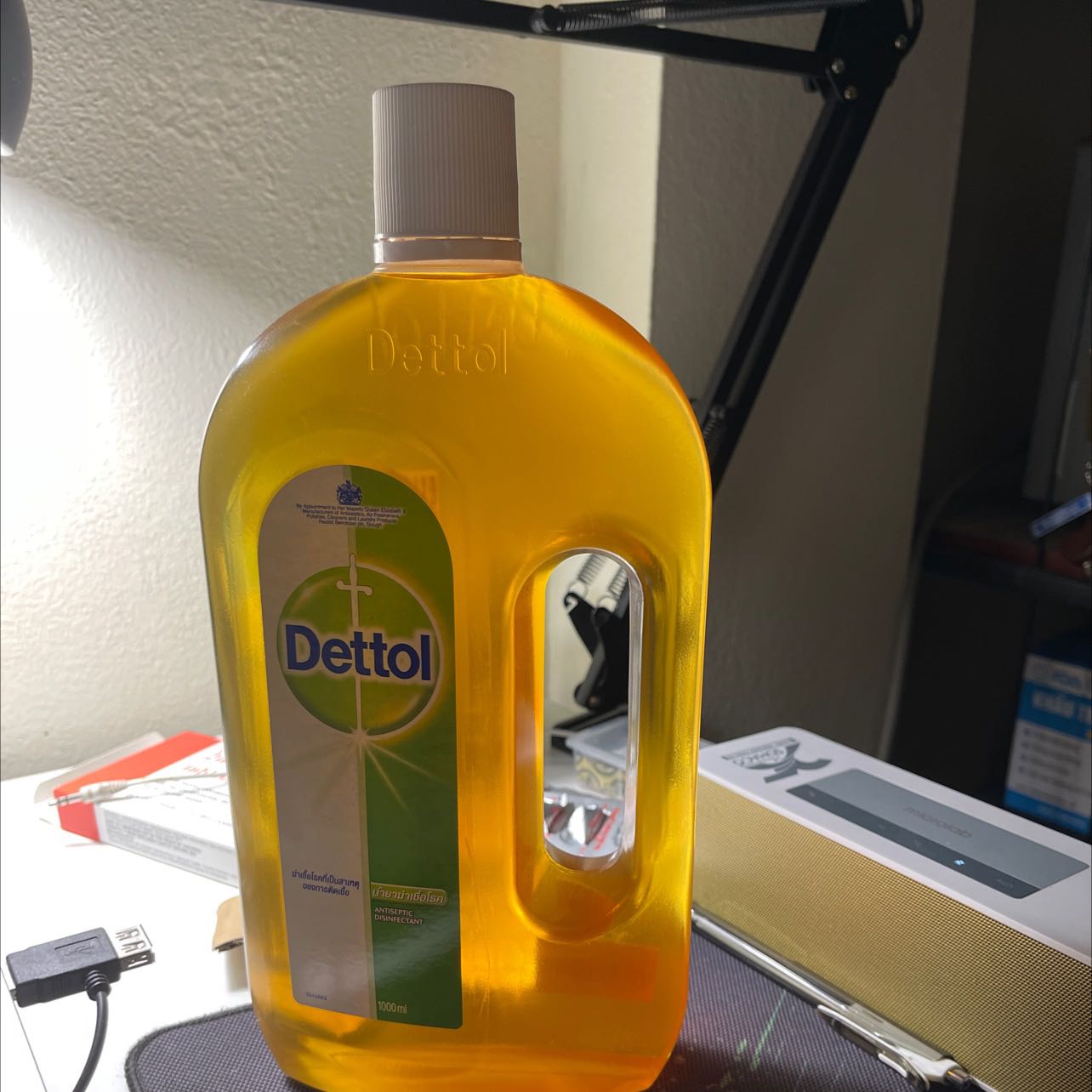 Tiki giao hàng nhanh, hàng cũng ổn, mn có thể mua về pha ra rồi vệ sinh lau chùi đồ đạc để diệt khuẩn nhé