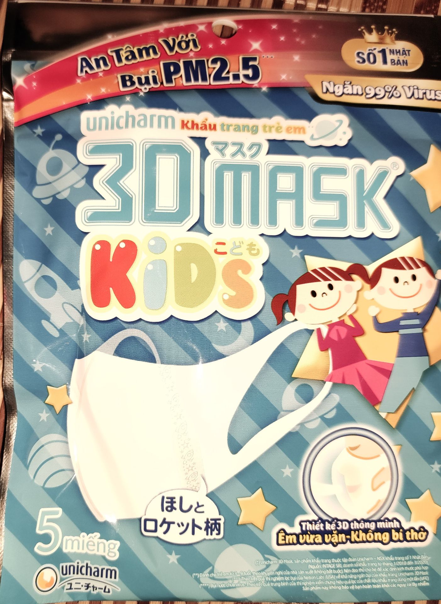 Khẩu trang ôm vừa, đẹp. Đóng túi tiện lợi, sạch sẽ, an toàn. Shop đóng hàng cẩn thận, giao hàng trc ngày dự kiến.