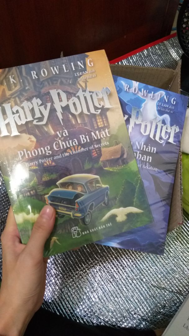 sách đẹp, mới, ổn nhưng cho hai sao vì gói hàng ko đàng hoàng, lần nào cũng vậy, chỉ bỏ sách trong hộp rồi giao, lỡ vận chuyển bị móp hay méo thì sao, may là ko bị sao. Tiki trading làm ăn chán quá