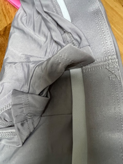 Hàng không tem mác, đường may ẩu mà giá quá cao, hộp đựng không niêm phong! Không đủ tin tưởng để mặc, 129k 3 cái nhiw 3 cái giẻ lau không thấm nước