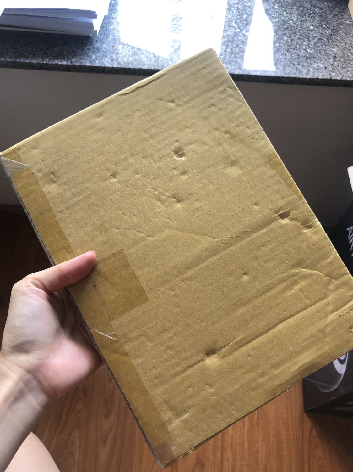 Mình đánh giá 5 sao cho đóng gói, chất lượng giấy và Tiki giao hàng nhanh. Riêng về nội dung sách, phần Ngữ pháp, mình thấy trình bày có vẻ hơi ít, có vẻ là "thông dụng" nên ko kỹ lắm. Cuốn từ vựng thì tạm ổn, vì từ trong mỗi bài có chia theo sơ đồ tư duy nhưng còn hơi khó để nhớ để học. Nêu có phần hdan học thì sẽ ok hơn.