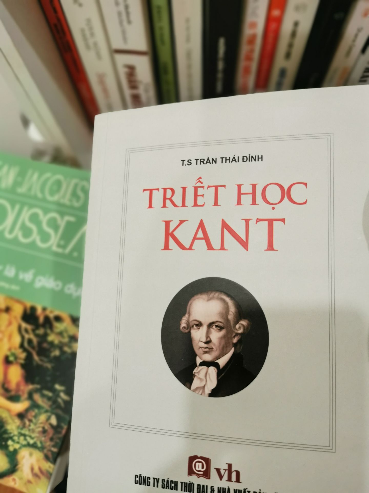 Mục đích của Kant là quy về vấn đề con người, triết học cổ điển, triết học nền tảng cảm hứng cho rất nhiều học thuyết sau này. Một cuốn sách hay, tuy nhiên vài ý còn chưa sát tư duy gốc, ... Mục đích của Kant là quy về vấn đề con người, triết học cổ điển, triết học nền tảng cảm hứng cho rất nhiều học thuyết sau này. Một cuốn sách hay, tuy nhiên vài ý còn chưa sát tư duy gốc, ...