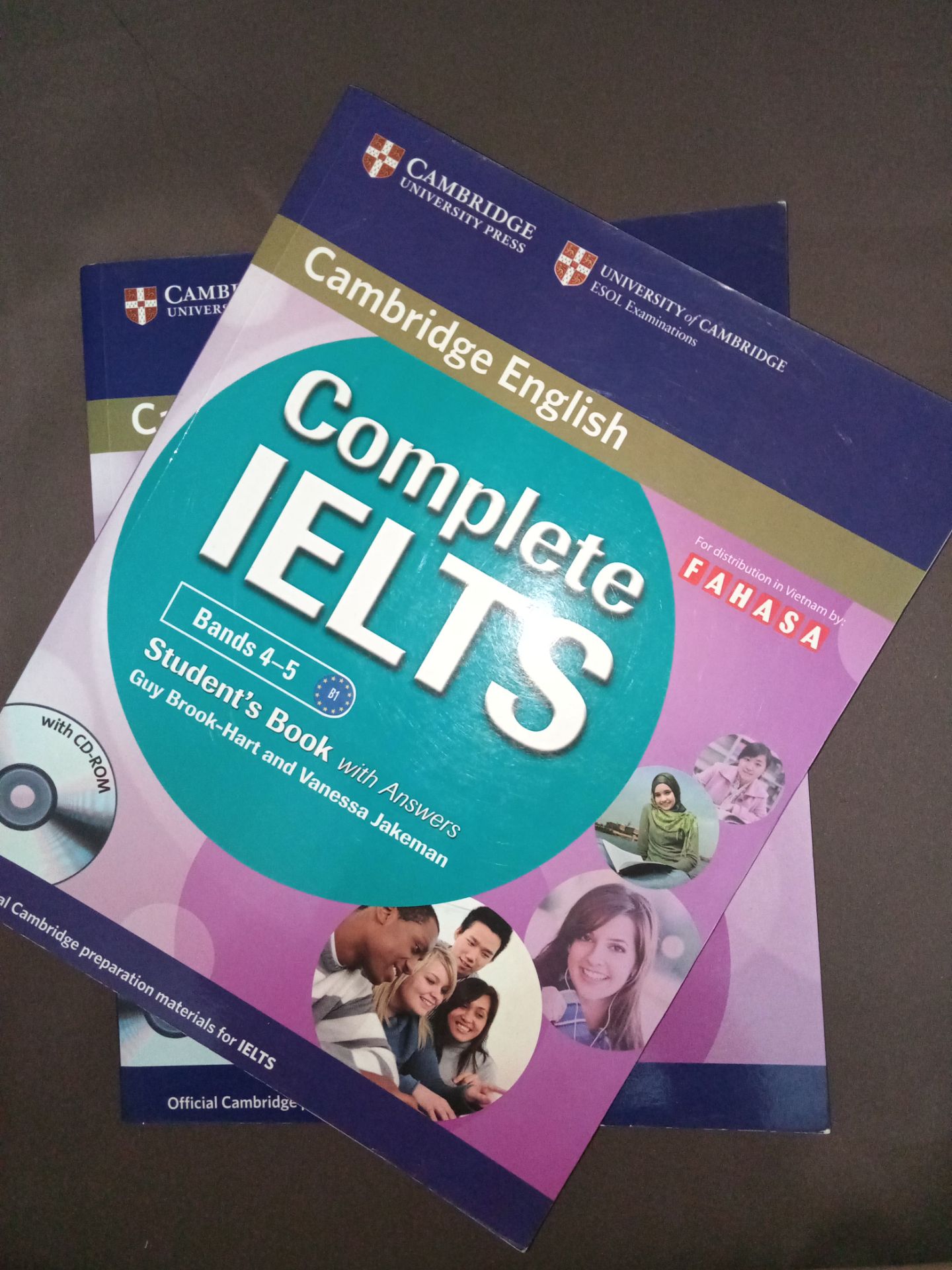 Do không còn nhu cầu học nữa, mình pass lại 2 quyển COMPLETE IELTS Bands 4 - 5 #Studen't book và #Workbook 
SDT ***
(sách màu chính hãng, có kèm CD)
Mua 270.000 mình pass lại 180.000 
Địa chỉ: Nhân Mĩ, Mỹ Đình 1, Hà Nội.
Bạn nào qua lấy có fix