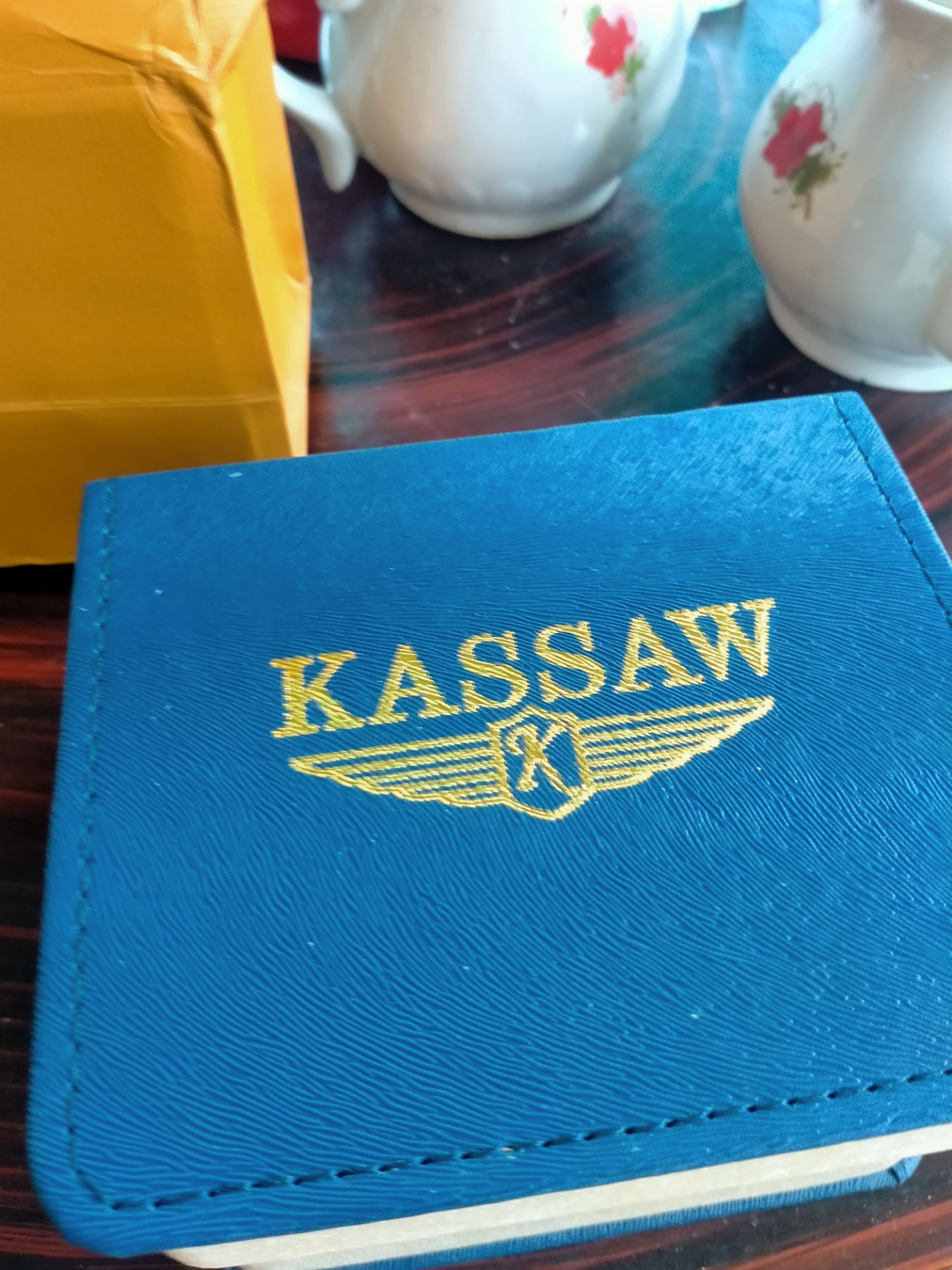 đồng hồ rất đẹp, số hiệu rõ ràng máy đúng như giới thiệu, dây chắc chắn, máy hoạt động êm.