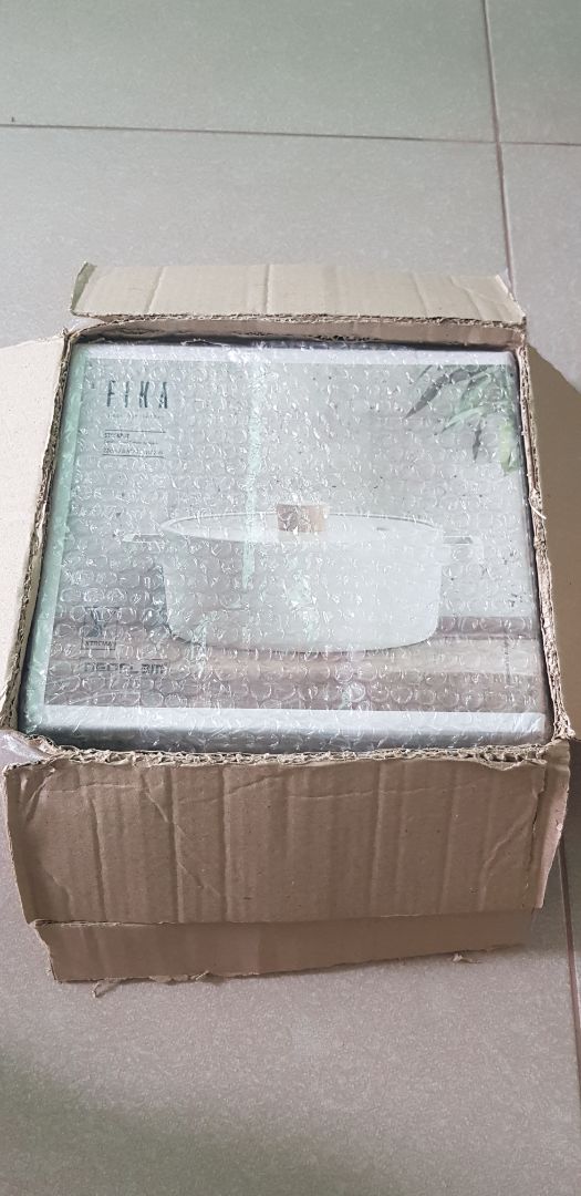 SẢN PHẨM:
- Kích thước: hơi nhỏ so với mình nghĩ.
- Chất lượng: đúng mô tả, đẹp, tinh xảo, good!
VẬN CHUYỂN:
- giao hàng nhanh.
- điểm trừ là bên shiper xếp đồ quá nhiều, chèn móp méo thùng đồ của mình và bẩn.
☆ nhưng mình vẫn cho 5 sao vì shop tư vấn nhiệt tình!!!