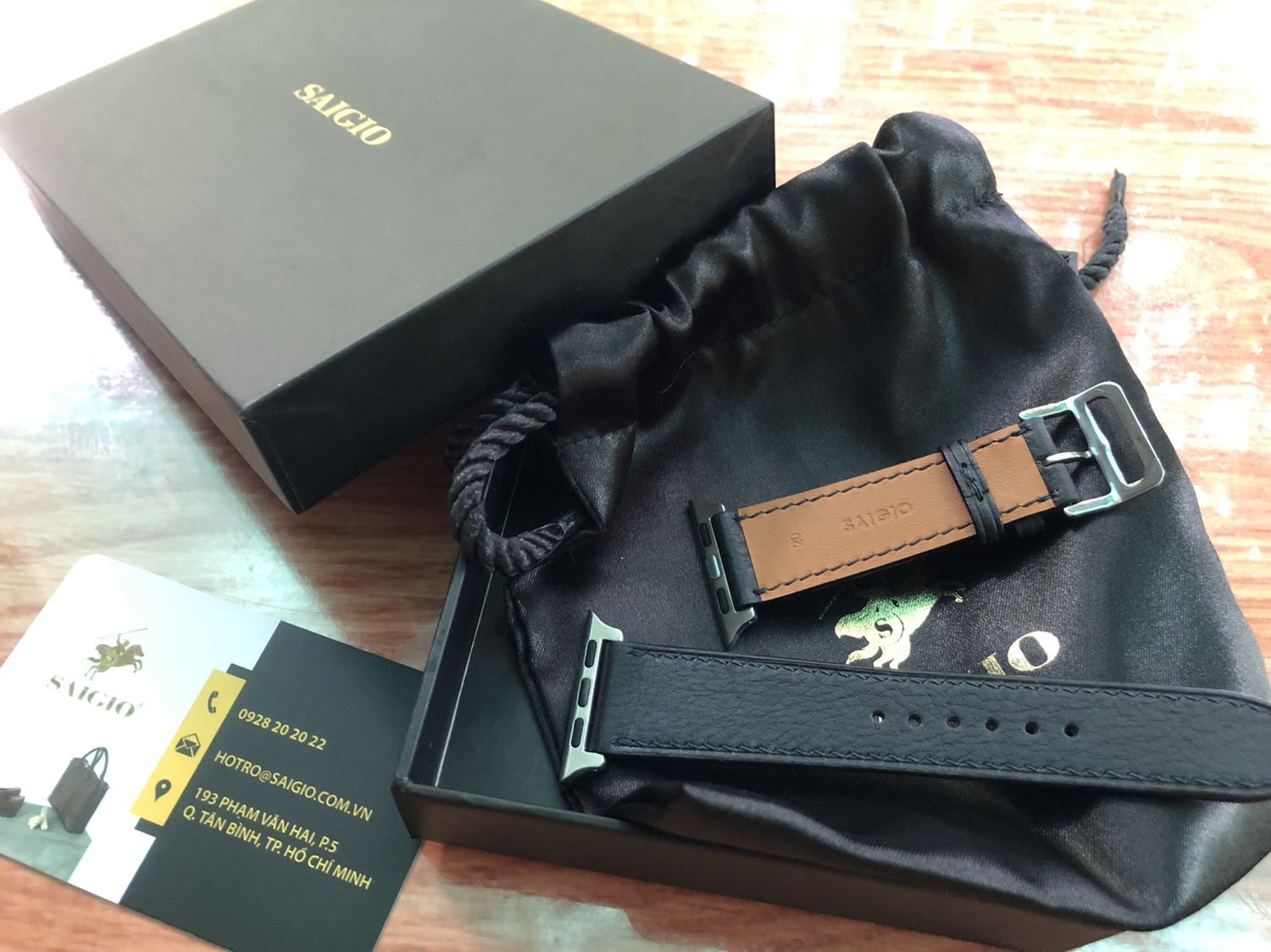 Dây da đẹp, mềm. Đeo vô tay rất êm... Giao hàng siu nhanh 👍