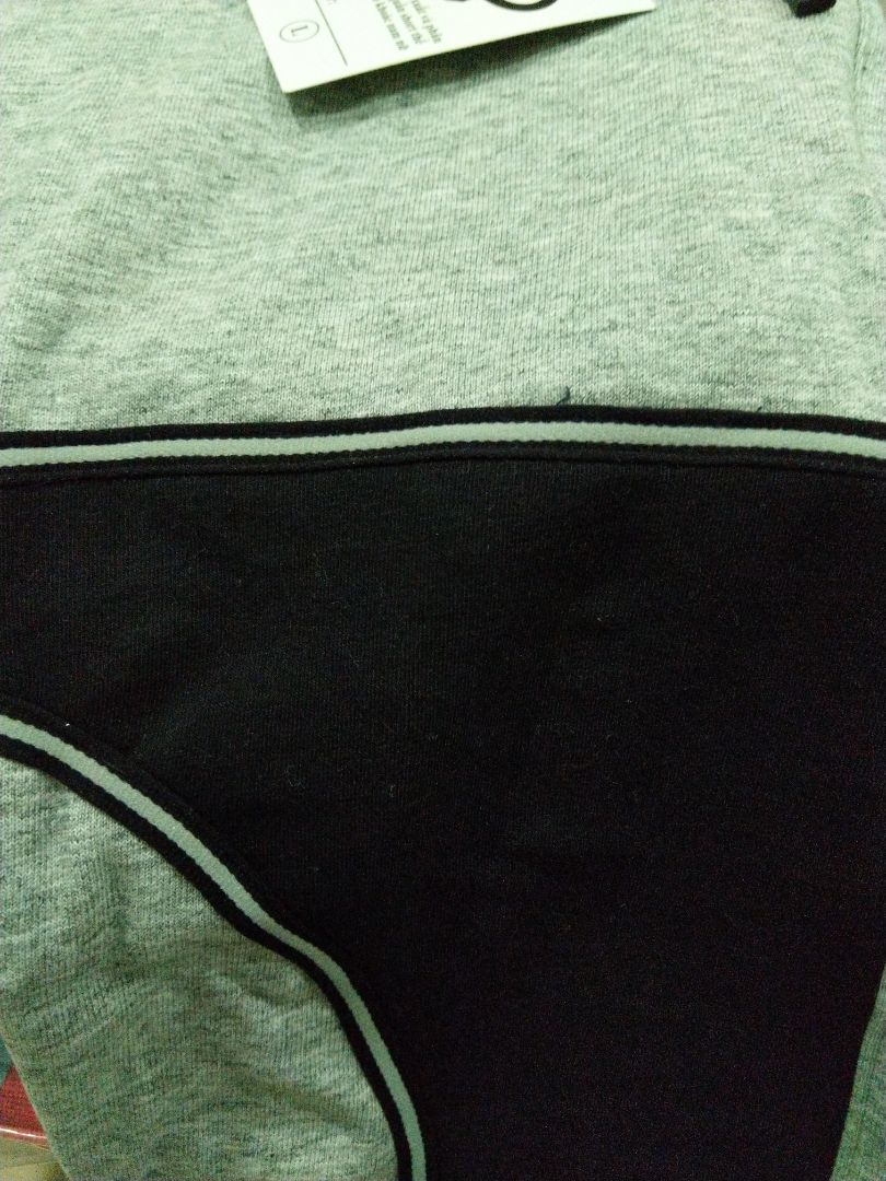 Viền lưng khá dễ chịu
Đường chỉ khá chắc và đàn hồi