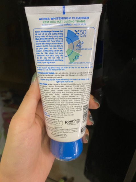 Mùi thơm dễ chịu, ko gây khô da khó chịu, dùng thêm thời gian xem sao. Shipper thân thiện nhiệt tình, Thanks all