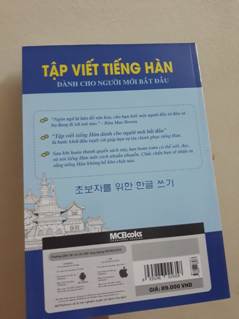 Thật sự rất rất hài lòng về sách cũng như dịch vụ giao hàng bên tiki luôn ạ. Mình khuyên các bạn, bạn nào đang có ý định học tiếng hàn nhưng đang mùa dịch không thể đi đâu học được thì nên mua quyển này thêm quyển " Tự học tiếng hàn cho người mới học" về học nha . vừa học vừa luyện chữ cho người mới rất hiệu quả luôn ấy Thật sự rất rất hài lòng về sách cũng như dịch vụ giao hàng bên tiki luôn ạ. Mình khuyên các bạn, bạn nào đang có ý định học tiếng hàn nhưng đang mùa dịch không thể đi đâu học được thì nên mua quyển này thêm quyển " Tự học tiếng hàn cho người mới học" về học nha . vừa học vừa luyện chữ cho người mới rất hiệu quả luôn ấy