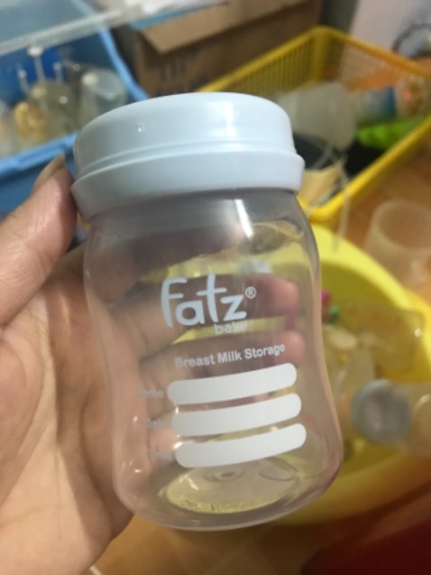 Bình siêu tiện , thiết kế thông minh , mua thêm 1 cái núm là có thể thành bình bú Bình siêu tiện , thiết kế thông minh , mua thêm 1 cái núm là có thể thành bình bú