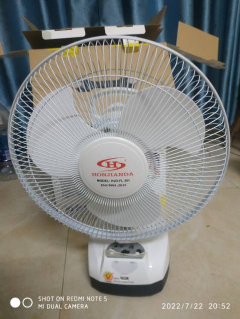 Sản phẩm đúng như hình ảnh quảng cáo. Đóng gói cẩn thận. Mình mua để phòng lúc mất điện, bật số nhỏ nhất mà quạt rất mát. Đánh giá shop 5*