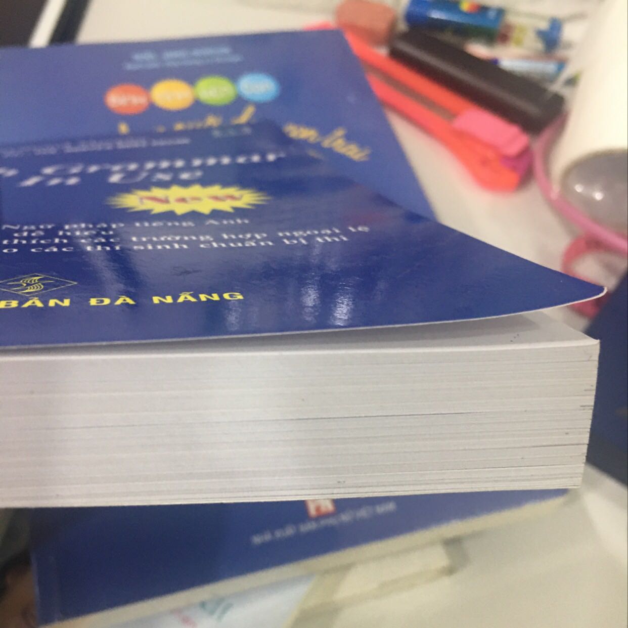 Sách dày hơn mình nghĩ ạ. Có bài tập để luyện. Hi vọng sẽ giúp TA mình khá hơn.