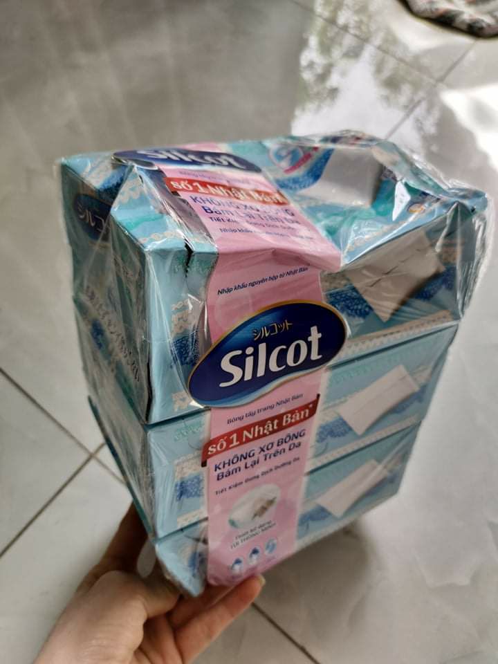 Tiki nghĩ gì khi silcot mỏng manh lại k có nổi 1 cái hộp, quấn màng bọc thực phẩm để rồi như thế này. Nhờ ng nhận dùm nên không biết, mua tặng bạn mà như vầy rồi sao tặng?. Đề nghị tiki cho trả hàng. Rất k hài lòng về dịch vụ lần này!