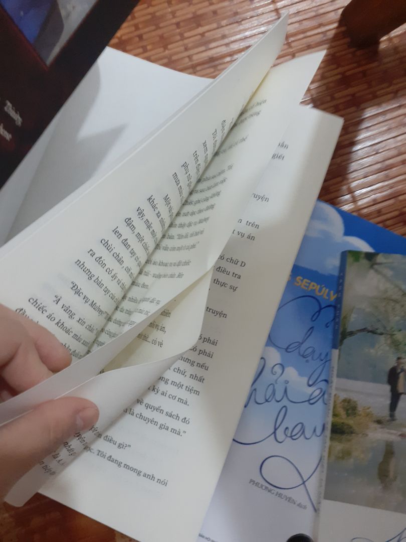 đóng gói sản phẩm rất chắc chắn, giao hành rất nhanh mình đặt tối hôm trước thì sáng hôm sau giao tới rồi, sách cũng đẹp nữa, nhưng điểm trừ là có một số trang chưa được cắt nữa