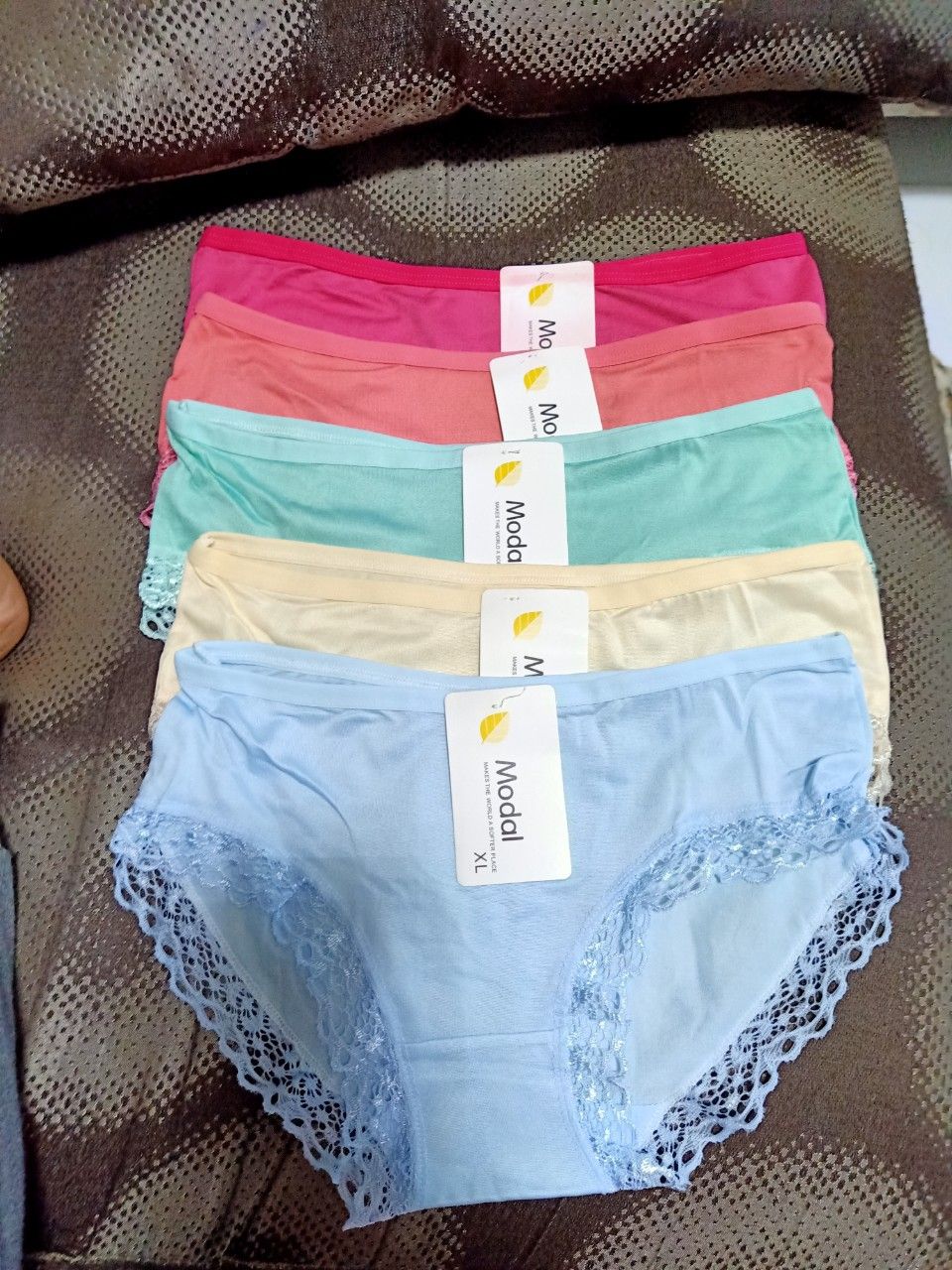 Hơi chật một tí, mặc cũng được được