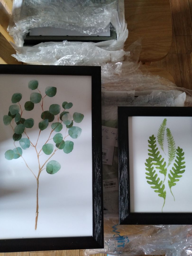 Mình đã đặt 2 bộ tranh bên Tiki lần trước và rất hài lòng nên đặt tiếp 2 bộ tranh mới. Nhưng nhận được quá thât vọng. Khung nhựa thì không nói. Nhưng tranh là 1 tờ giấy in hình lên. Không có mặt kính như tranh cũ. Nói tóm lại thất vọng. Không biết mình có thể đổi qua sản phẩm tranh như đơn hàng cũ đã đặt trước đó không. 


Vào 13:51, T.6, 28 Th2, 2020 Tiki.vn  đã viết:

Hiển thị văn bản được trích dẫn