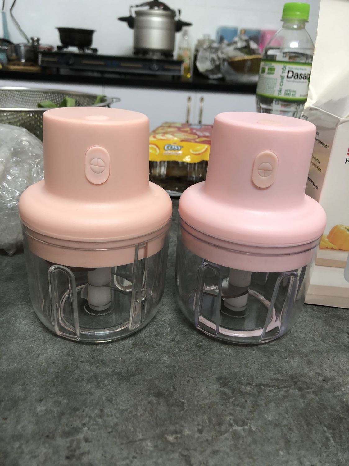 mua 2 cái máy xay tỏi, 1 cái xài được, 1 cái bị lỗi nên trả lại. Tiki hổ trợ nhiệt tình, hoàn tiền  nhanh chóng. Sẽ tiếp tục ủng hộ TiKi