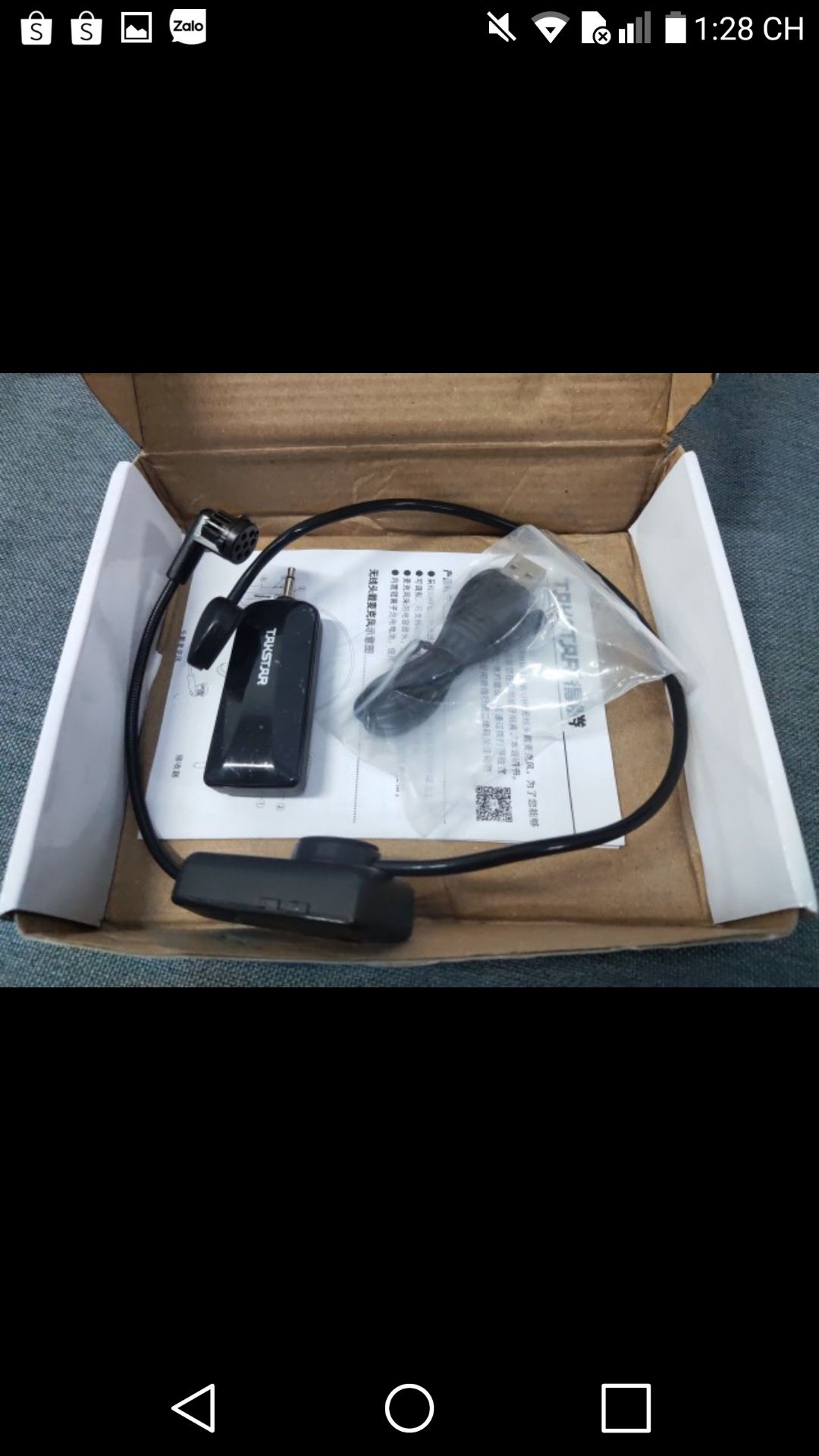 mic không dây cài đầu này quá là tiện lợi, pin khỏe. mình là gc dạy aerobic chỉ cần kết nối mic với loa kéo, và đeo mic vào đầu, tay chân vẫn nhảy được, miệng thì nói, đỡ tốn sức, nói to, hô to, học viên lại thấy sung sức, hăng say