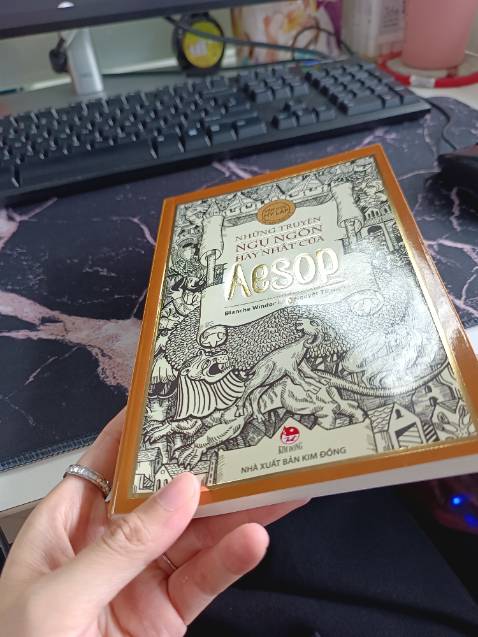Sách phù hợp cho trẻ em. Mỏng nhẹ nhiều bài học trong các câu chuyện. In ấn đẹp, Tiki giao hàng nhanh, sách nguyên vẹn không móp mép
