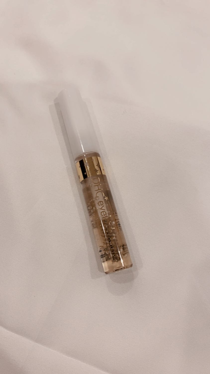 ***sản phẩm có hiệu quả sau 1 tuần sử dụng***
giúp mi dày hơn ngay sau 1 tuần sử dụng. sản phẩm ko gây cay mắt hay khó chịu, cũng như không có mùi. dung tích 6.5ml có thể dùng từ 3-5 tháng.
tuy nhiên đầu chổi thiết kế cứng, khó để chuốt đều mi, đặc biệt là mi dưới.