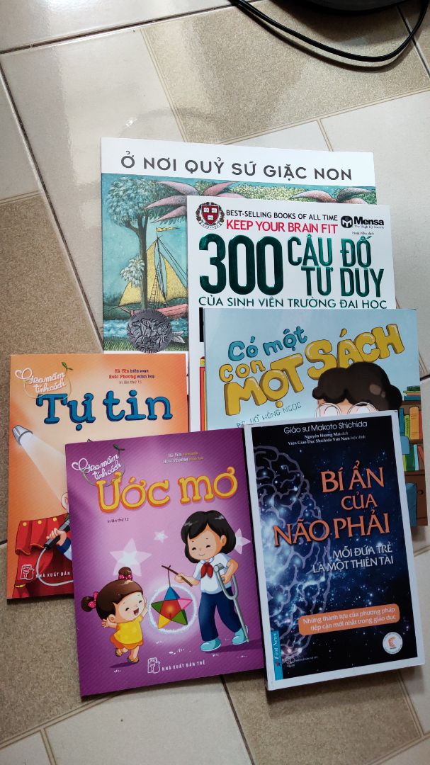 sách viết những mẫu chuyện nhỏ giúp con hiểu và tự tin hơn. sau mỗi mẫu chuyện có phần sũy ngẫm giúp các con hiểu sâu sắc.