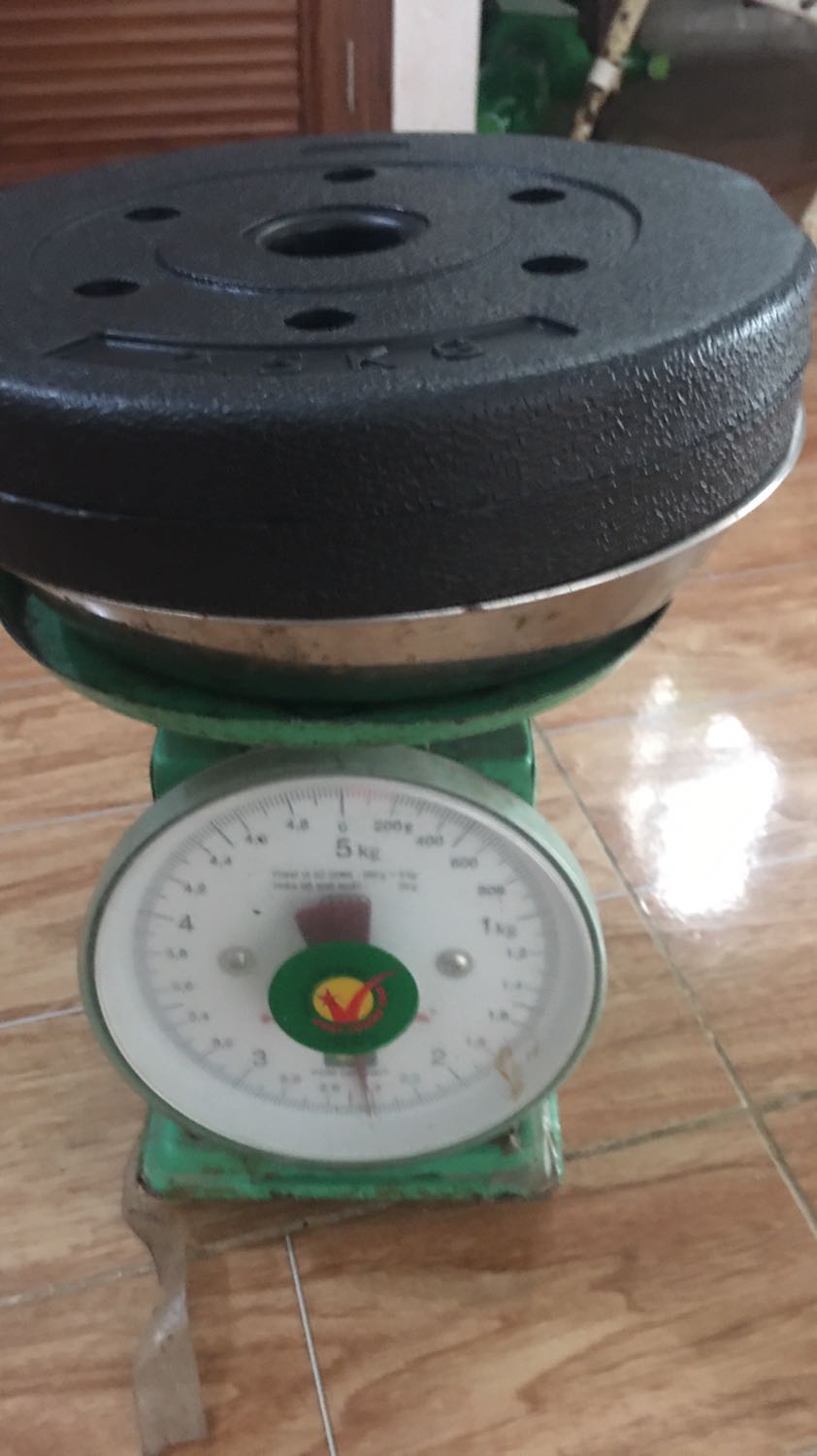 Tạ đẹp, đầy đủ phụ kiện. Tuy nhiên khối lượng mỗi quả tạ không đúng. Tạ 2.5kg thì chỉ được 2.4 kg; tạ 1.25 kg thì được có 1.2kg; tạ 3kg còn 2.8kg @@
