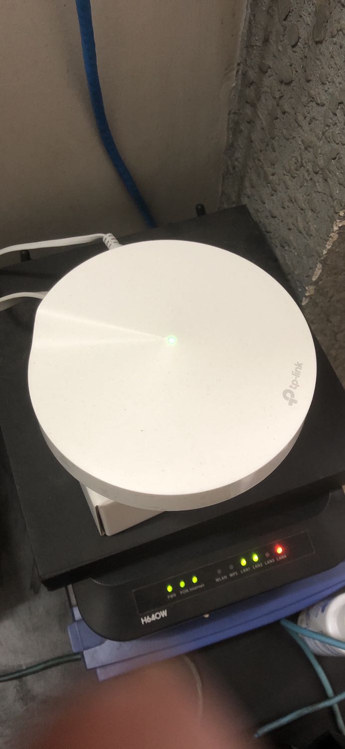 Sản phẩm ok, phủ sóng rộng cả ngôi nhà 2 tầng lầu + sân thượng. Không lo bị gián đoạn khi di chuyển khắp nơi trong nhà. Băng thông tăng lên rõ rệt = cáp LAN. Nhiều chế độ thông minh, kiểm soát phụ huynh hoạt động tốt, đơn giản dễ sử dụng. Đáng đồng tiền. Có một chút hạn chế là không có tuỳ chỉnh nâng cao như những router thông thường Sản phẩm ok, phủ sóng rộng cả ngôi nhà 2 tầng lầu + sân thượng. Không lo bị gián đoạn khi di chuyển khắp nơi trong nhà. Băng thông tăng lên rõ rệt = cáp LAN. Nhiều chế độ thông minh, kiểm soát phụ huynh hoạt động tốt, đơn giản dễ sử dụng. Đáng đồng tiền. Có một chút hạn chế là không có tuỳ chỉnh nâng cao như những router thông thường