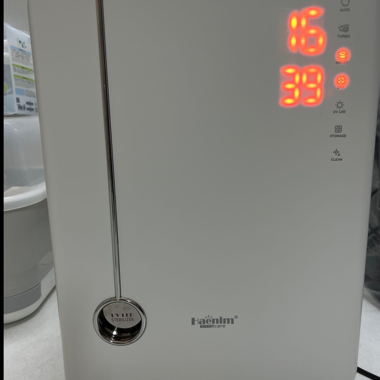 Đóng gói kỹ lưỡng, bóc tem hàng mới toanh. Mới sử dụng lần đầu thấy bình sữa sạch và khô. Tính năng storage vs thông gió là điểm mạnh của dòng 4G rồi. Chất lượng thì chưa thể đưa ra đánh giá được, phải dùng thêm thời gian mới biết.