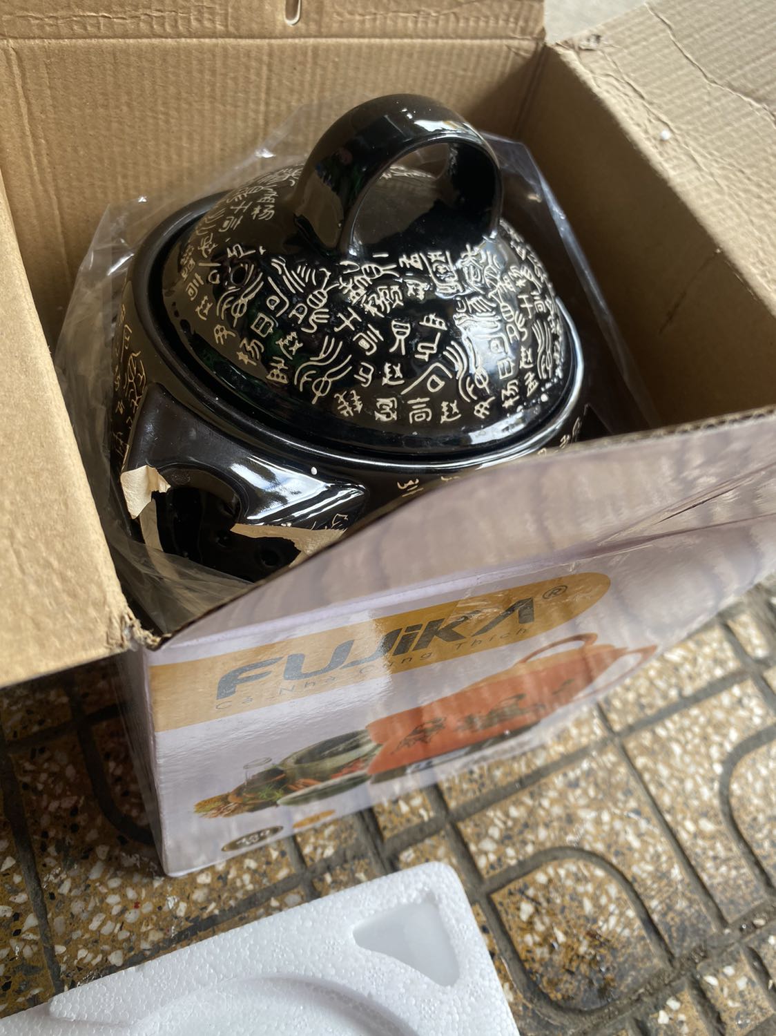 Vừa mới mở ra đã thấy hàng bị vỡ. Đề nghị tiki xem xét lại