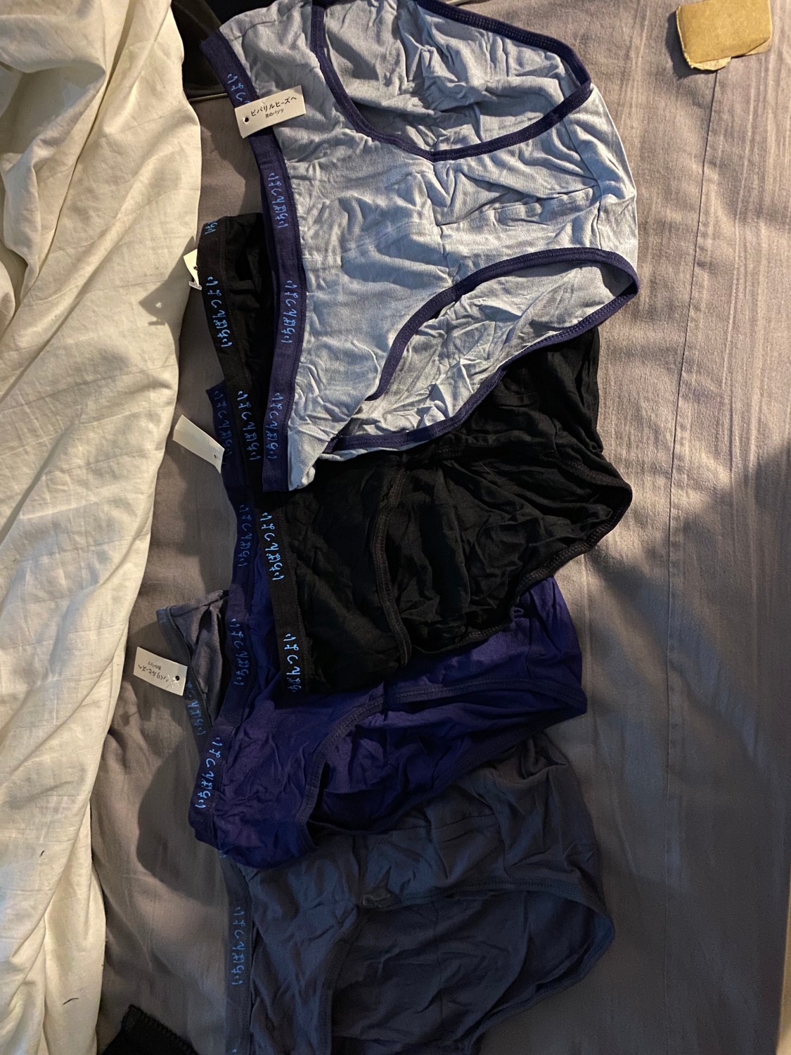 Hàng hóa không đúng như hình mô tả trên Tiki.  Yêu cầu có phương án liên hệ để xử lý hàng hóa