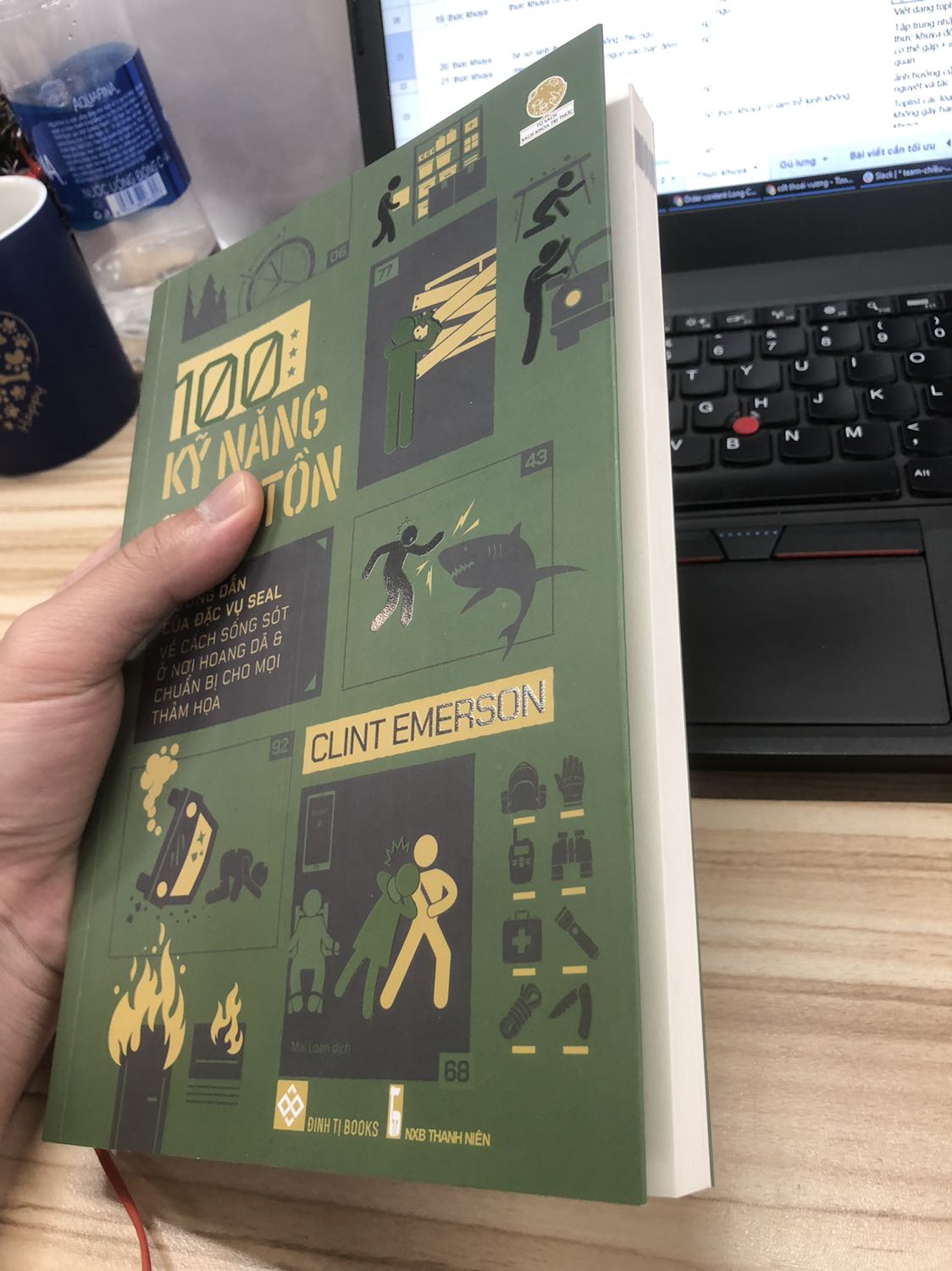 Sách giao nhanh lắm nha mọi người. Sách cực đẹp, không rách bìa, mòn gốc gì cả. Chưa đọc nên chưa biết hay hay không nhưng bao bì thì rất oke r. 5 sao nhé!
