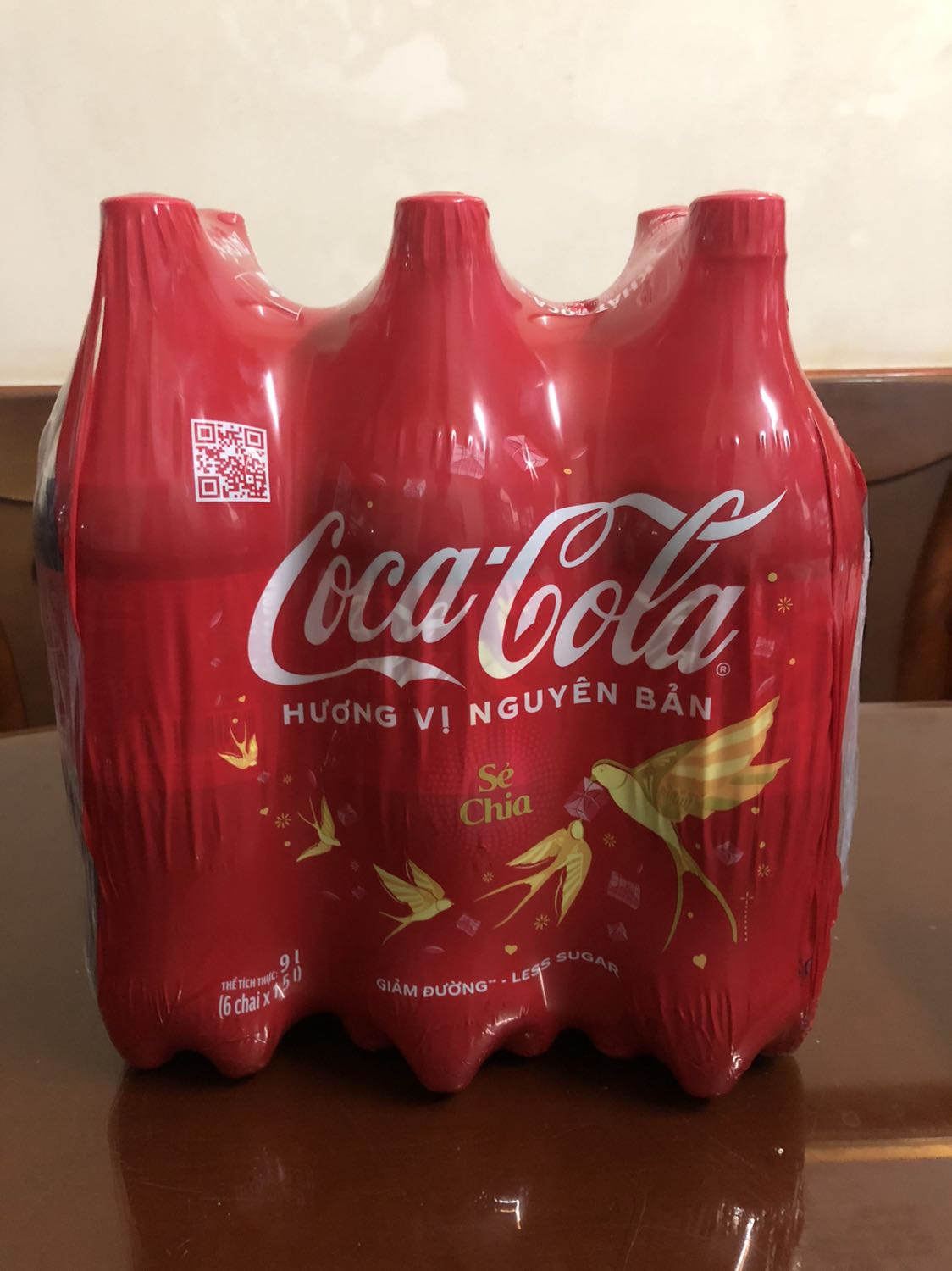 Giao hàng nhanh, mua lốc 6 chai này thì kinh tế hơn mua ***. Nhưng mở ra rồi thì nên uống hết ngay chứ ko nên để lâu vì mất vị.