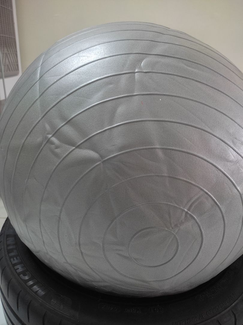 Bóng tốt, con tôi rất thích. mà được cái màu ghi cũng dễ nhìn, cùng màu bàn ghế ở nhà. Mỗi tội mấy vết nhăn mãi chưa hết. Bóng tốt, con tôi rất thích. mà được cái màu ghi cũng dễ nhìn, cùng màu bàn ghế ở nhà. Mỗi tội mấy vết nhăn mãi chưa hết.