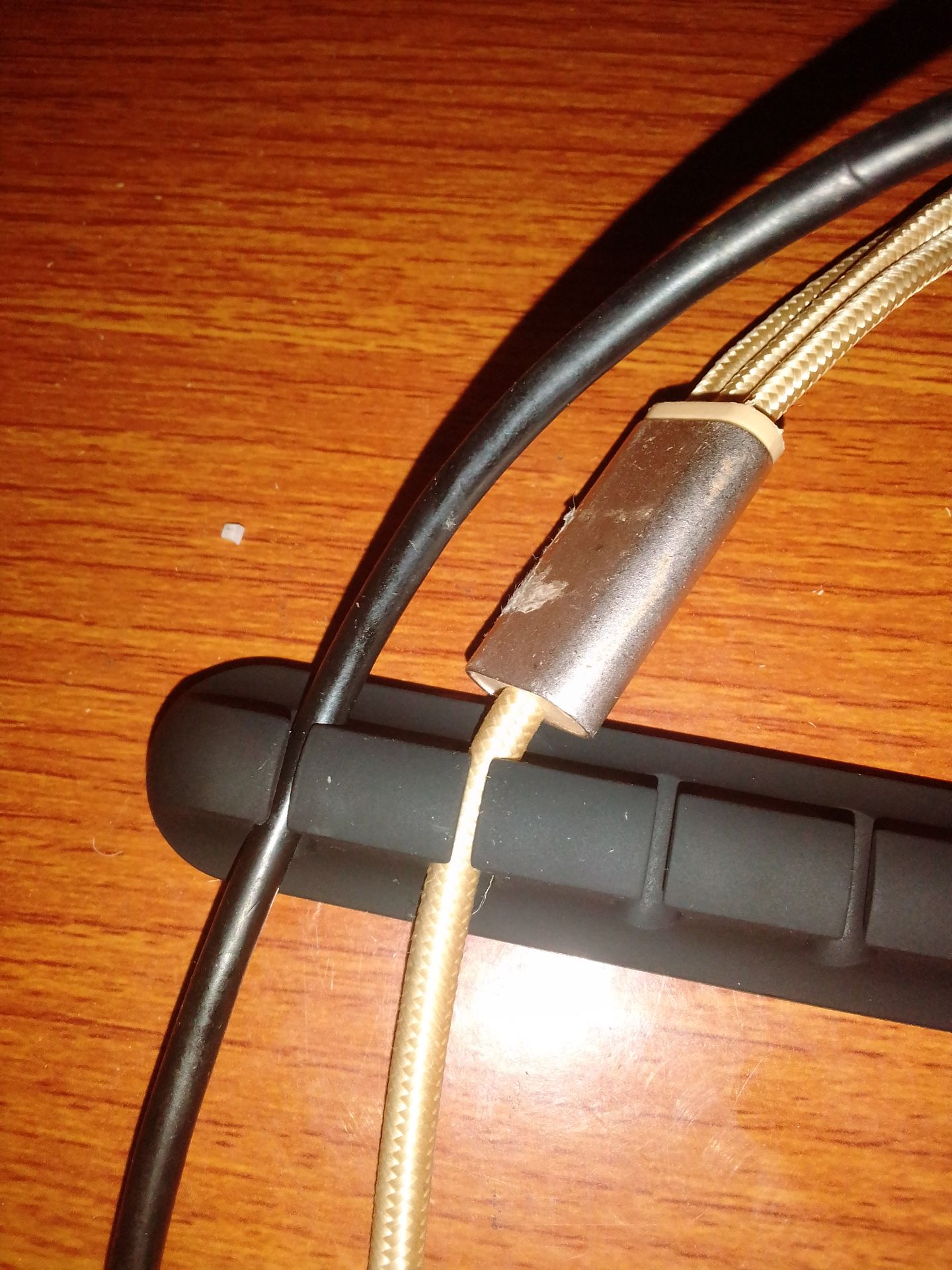 kẹp vừa y luôn. phòng mình càng gọn gàng và ưng mắt quá, nhìn cũng dễ chịu nữa. cảm ơn shop nhiều nhen mình rất thích