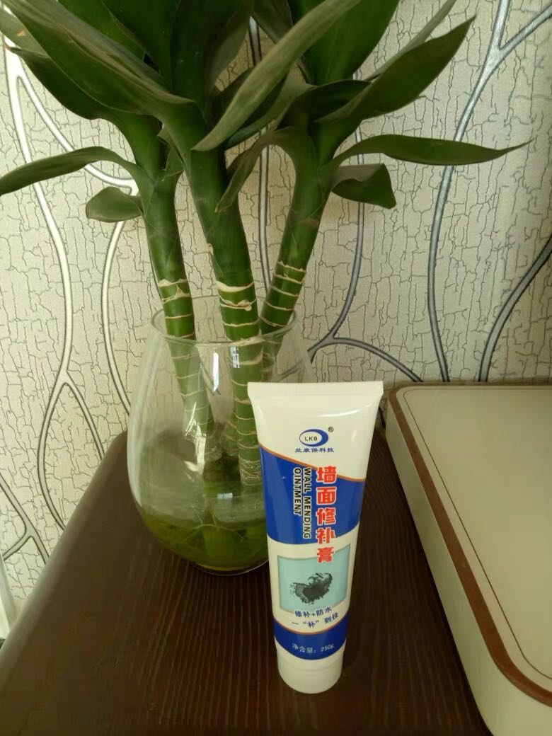 Sản phẩm rất tốt, dễ sử dụng và hiệu quả như quảng cáo. Thành quả sau 10 phút trét được như ảnh. Hàng của shop cũng chuẩn của LKB, mọi người nên dùng