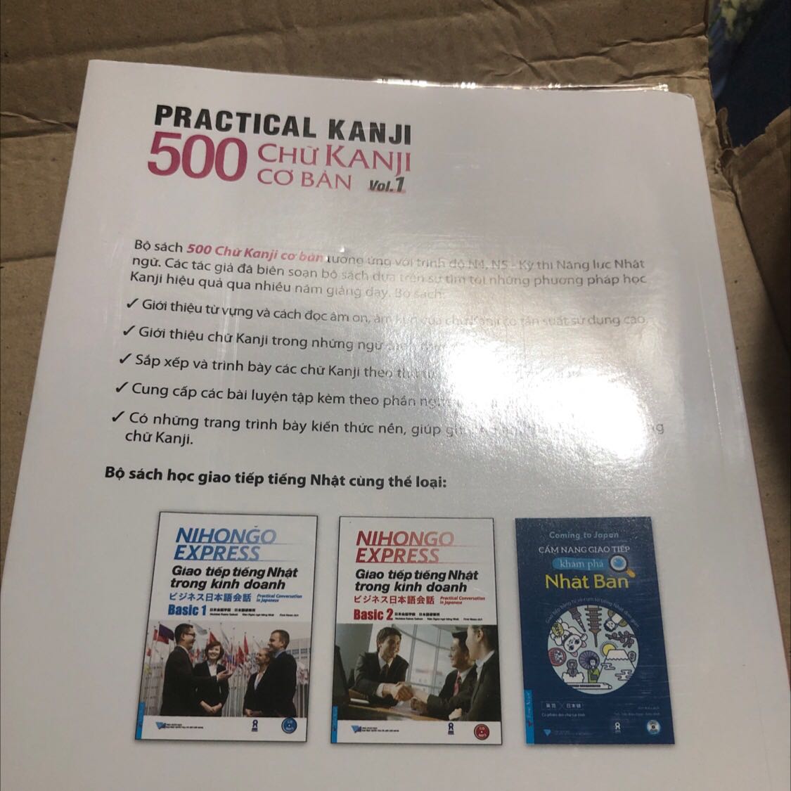 Giao đúng hẹn, sách ổn, chỉ có điều cuốn vol 2 hơi bung keo đằng sau nhưng đối với mình thì không phải lỗi quá đáng lắm. Săn sale nên giá rất ổn ❤️