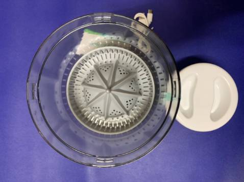 Mua được máy này m khá ưng ý; máy chạy êm ko ồn; chính hãng bảo hành đầy đủ; máy nhìn rất chắc chắn; nhựa abs cũng an toàn khi sử dụng; vắt nhanh ; khoẻ; dung tích lớn