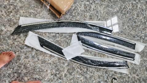 Shop gửi hàng nhanh. Đúng mô tả, nhựa trong mờ đỡ cản tầm nhìn hơn loại đen thui.