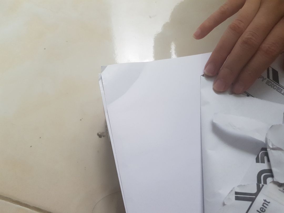 Giấy bọc xấp giấy bị bong, rách, thành nếp quan sát được khi vừa mở hộp chứng tỏ đã bị bong, rách trước khi bỏ vào hộp giao hàng. Phần mác tem rách đến nỗi không kiểm tra được chủng loại giấy có đúng 80 gsm hay không? Tôi cần Tiki trả lời về việc này. Giấy bọc xấp giấy bị bong, rách, thành nếp quan sát được khi vừa mở hộp chứng tỏ đã bị bong, rách trước khi bỏ vào hộp giao hàng. Phần mác tem rách đến nỗi không kiểm tra được chủng loại giấy có đúng 80 gsm hay không? Tôi cần Tiki trả lời về việc này.