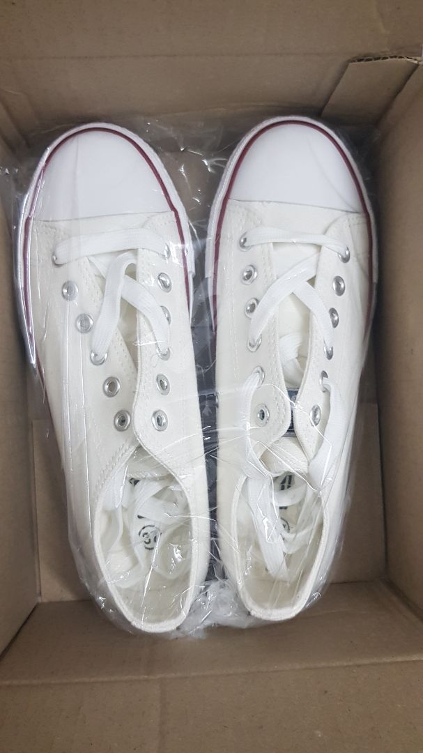 Dáng đẹp. Chất dày dặn. Giày đi êm chân. Nhóc nhà mình rất thích. Cám ơn shop.