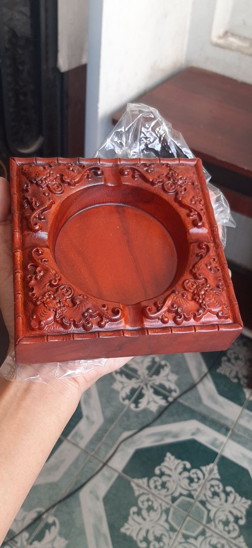 to hơn mình nghĩ. đẹp. giá tốt. chắc chắn khảm chạm khâc ổn.mình hài lòng